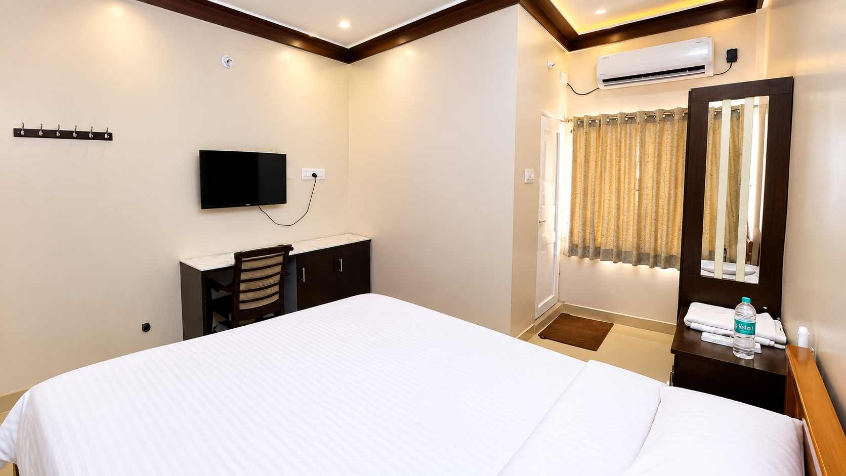 New Deluxe Room A/C Photo 5